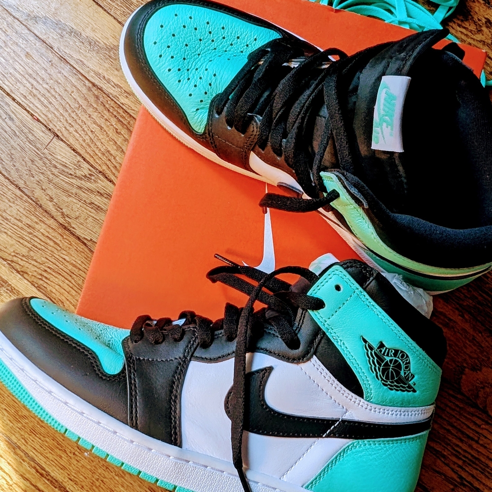 Air Jordan Retro High OG Brand New Super Clean Big Kids' Teal and Black Sneakers